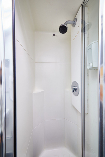 Bathroom 5, St Christopher's Inn, London Bridge - Hostel, London