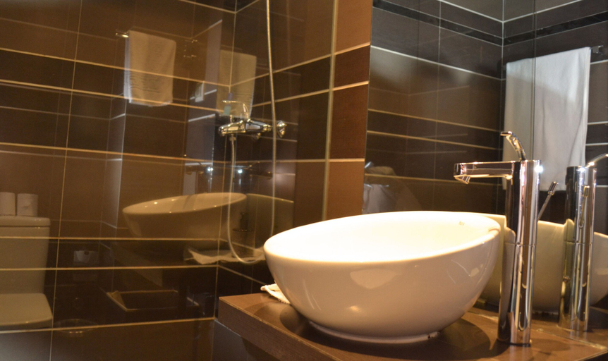 Bathroom, Thomson House, Ingombota
