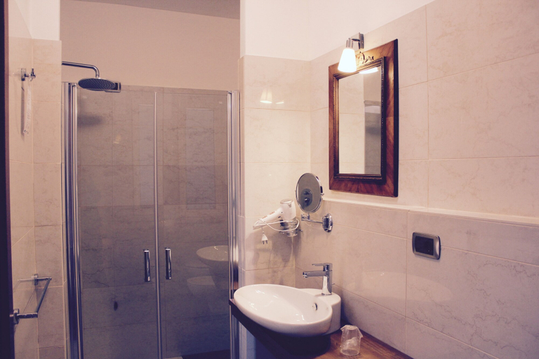 Bathroom 5, Cascina Castagneto, Asti