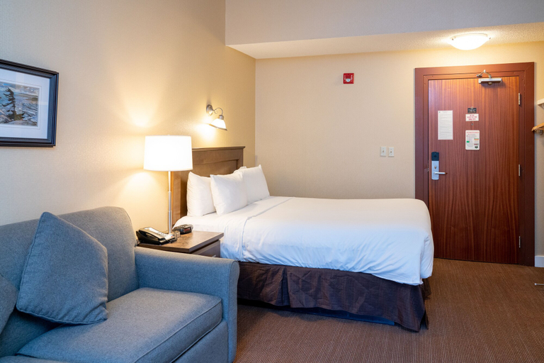 Bedroom 3, Irwin's Mountain Inn, Division No. 15