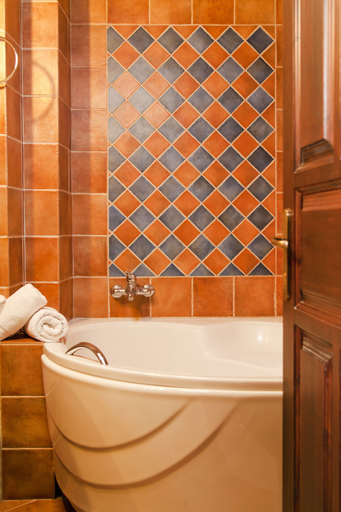 Bathroom 5, Mikri Arktos, Thessaly