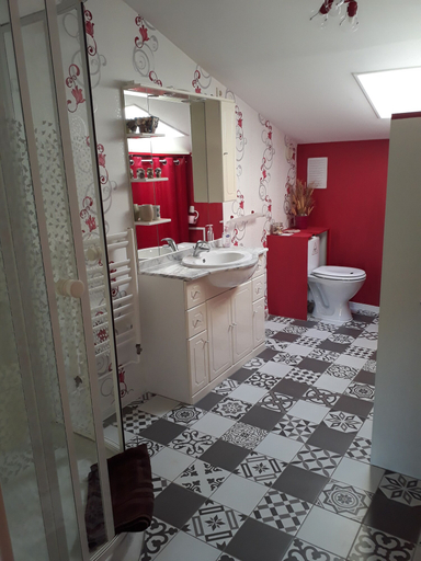 Bathroom 5, Le Relais de la Cure, Vendée