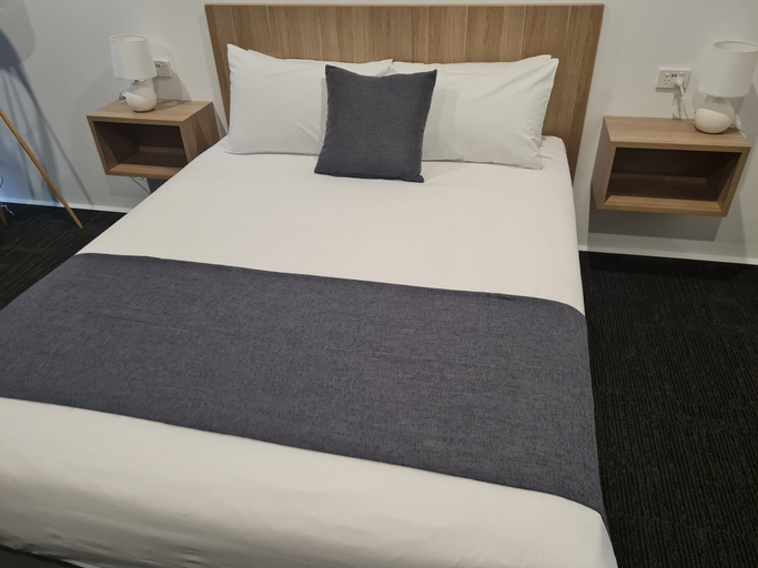 Bedroom 4, John Hunter Motel, Muswellbrook