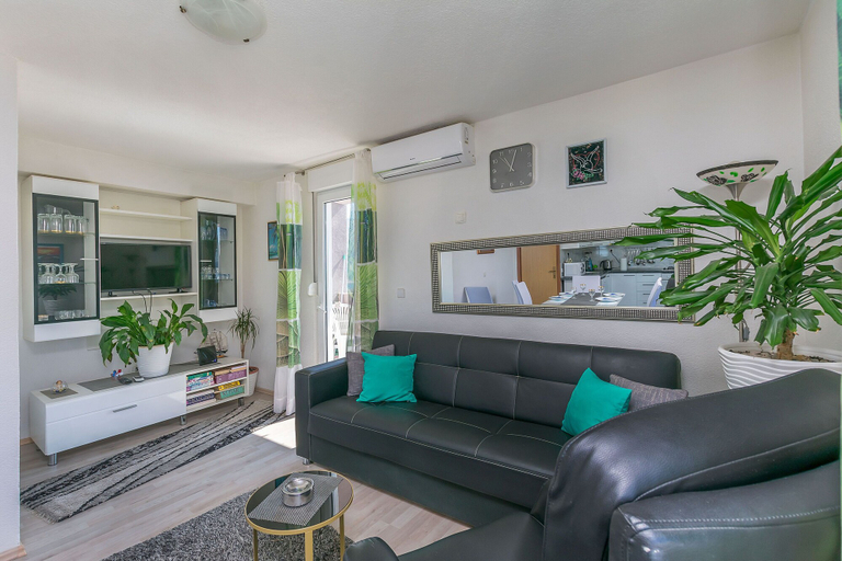 Others 5, Apartments Ana, Dugi Rat