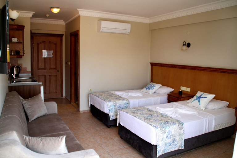 Bedroom 2, Rosy Suites Hotel, Kuşadası