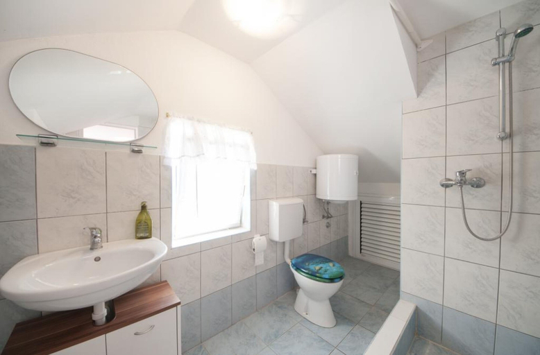 Bathroom 4, Apartments Jasenka Supetar, Supetar