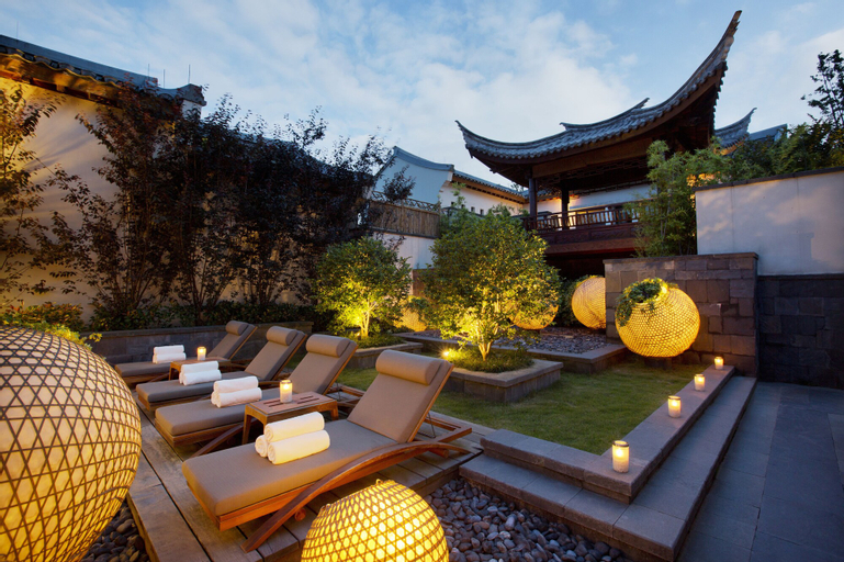 Exterior & Views 26