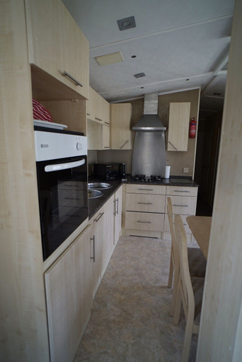 Others 5, Cozy Hunstanton Caravan Sleeps 8 Pets go Free, Cambridgeshire