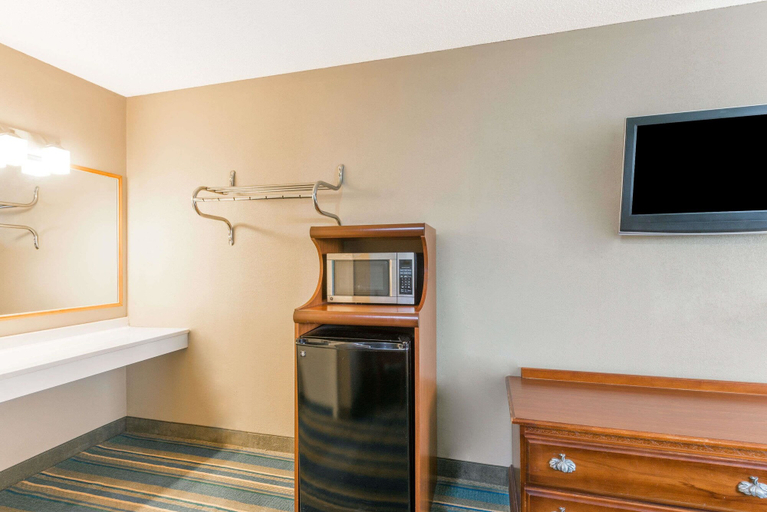 Others 5, Super 8 by Wyndham Greencastle, Franklin
