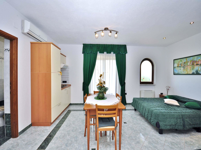 Bedroom 2, Apartments Alenka Rovinj, Rovinj