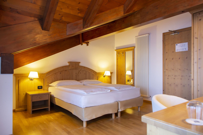 Bedroom 3, Golf Hotel, Trento