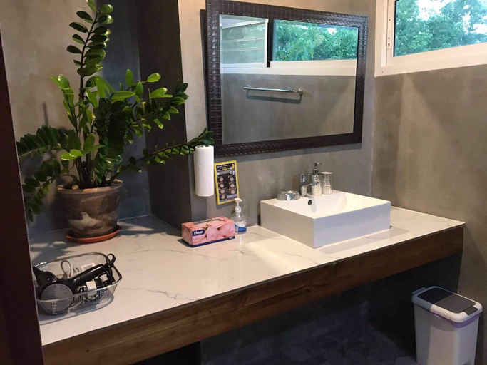 Bathroom 3, Pua Tranquil Vista Homestay, Pua