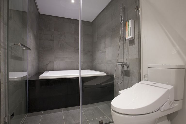 Bathroom 5, P&F Hotel, Taichung