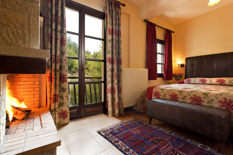 Bedroom 3, Mikri Arktos, Thessaly