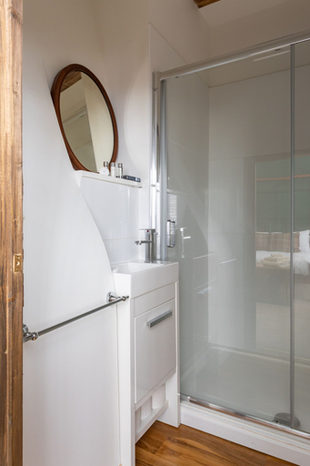 Bathroom 3, Staycations Maldon Suites, Essex