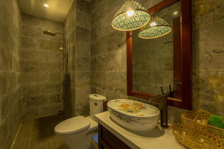 Bathroom 3, Sea Village Homestay, Da Nang