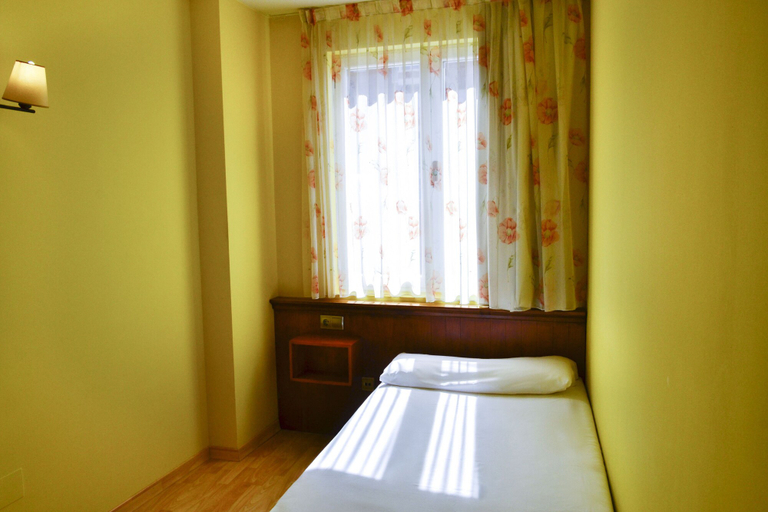 Bedroom 5, Alda Vía de la Plata Rooms, León