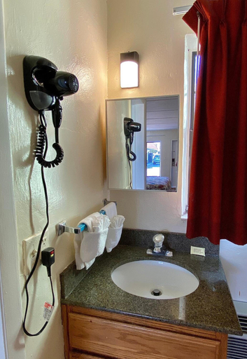 Bathroom 4, Gulf Way Inn, Pinellas