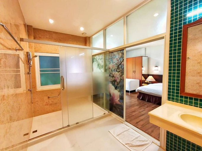Bathroom 5, Bangkok Rama Hotel, Suan Luang