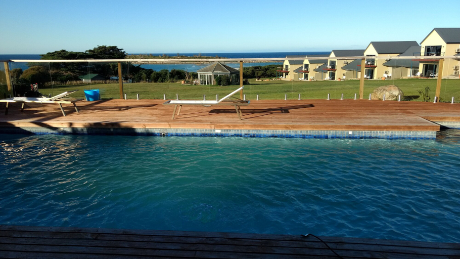 Sport & Beauty 3, Diamond Island Resort & Penguin viewing, Glamorgan-Spring Bay