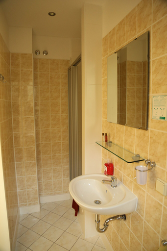 Bathroom 5, Hotel AI Königshof, Berlin