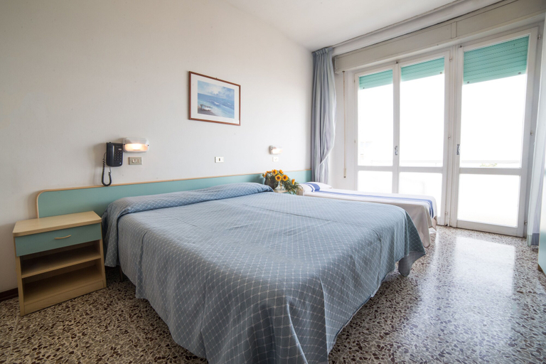 Bedroom 3, Hotel Europa, Rimini