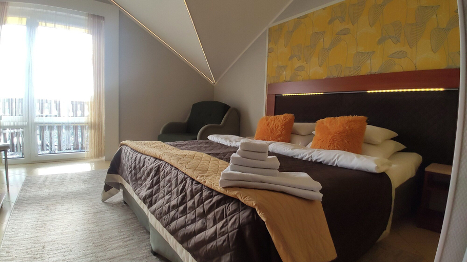 Bedroom 4, OW Sargus, Puck
