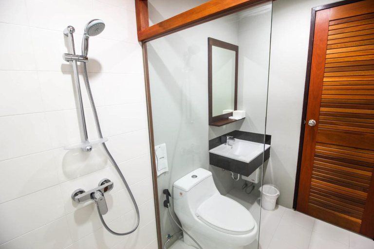 Bathroom 4, Tai-Shan Suites, Muang Ratchaburi