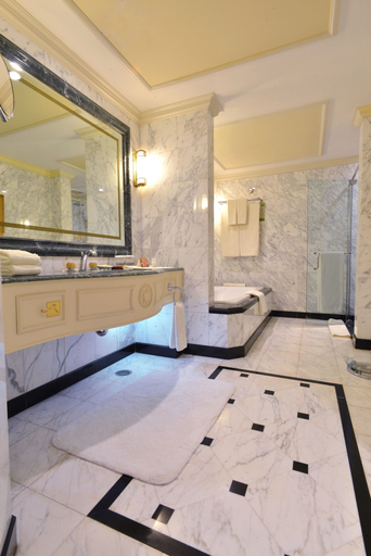 Bathroom 5, Yuda Palace Hotel, Zhengzhou