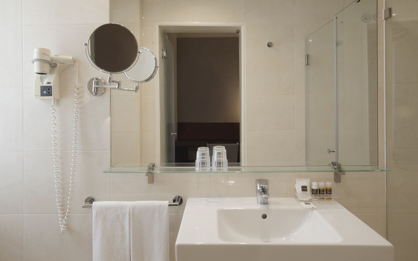 Bathroom 4, TURIM Restauradores Hotel, Lisbon