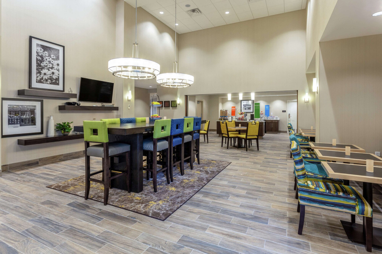 Food & Drinks 5, Hampton Inn & Suites Burlington, Des Moines