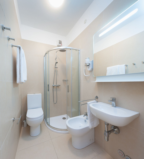 Bathroom 4, Hotel Helvetia, Gorizia
