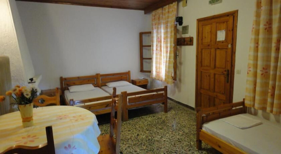 Bedroom 3, Hotel Vicky, East Macedonia and Thrace