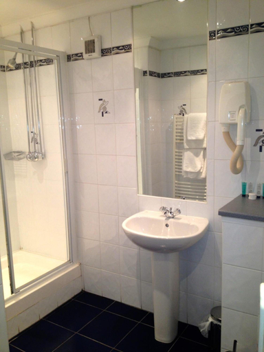 Bathroom 5, Castlecary House Hotel, Falkirk