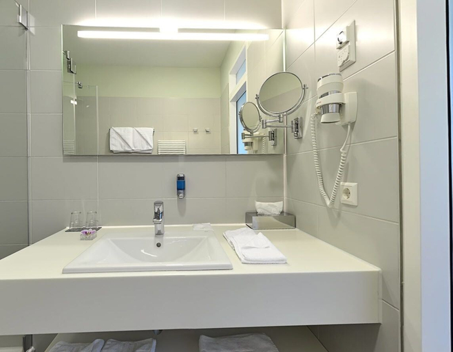 Bathroom 4, Hotel Schloss Rabenstein, Chemnitz