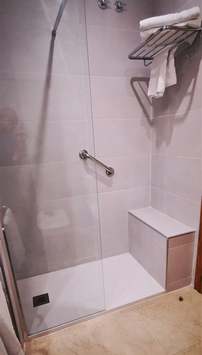 Bathroom 5, Hotel Mainake, Málaga