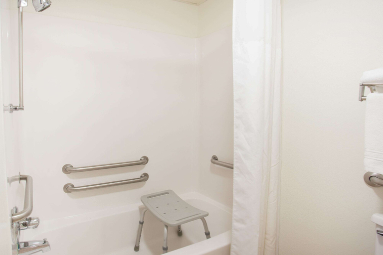 Bathroom 4, Super 8 by Wyndham Monmouth IL, Warren