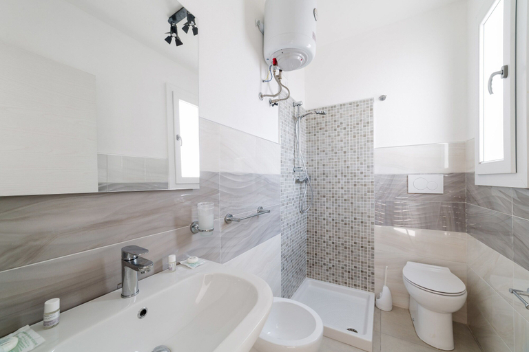 Bathroom 4, Quintino Apartments, Lecce