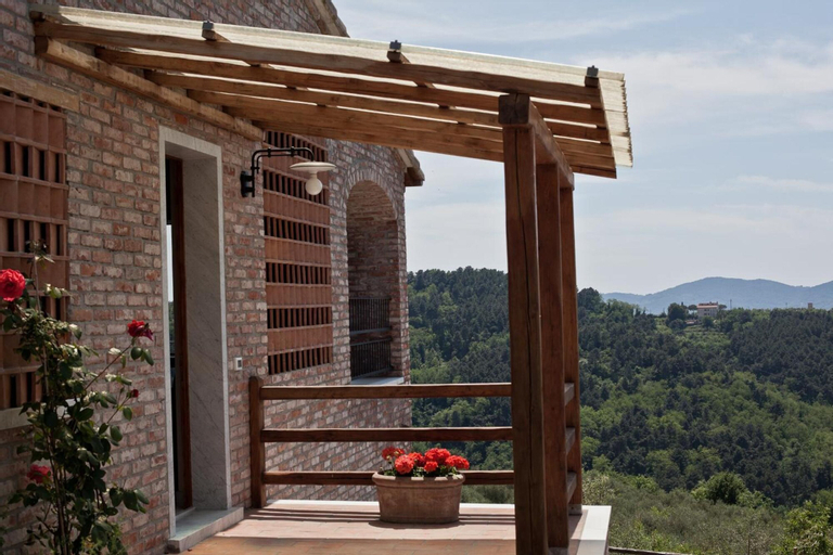 Exterior & Views 9