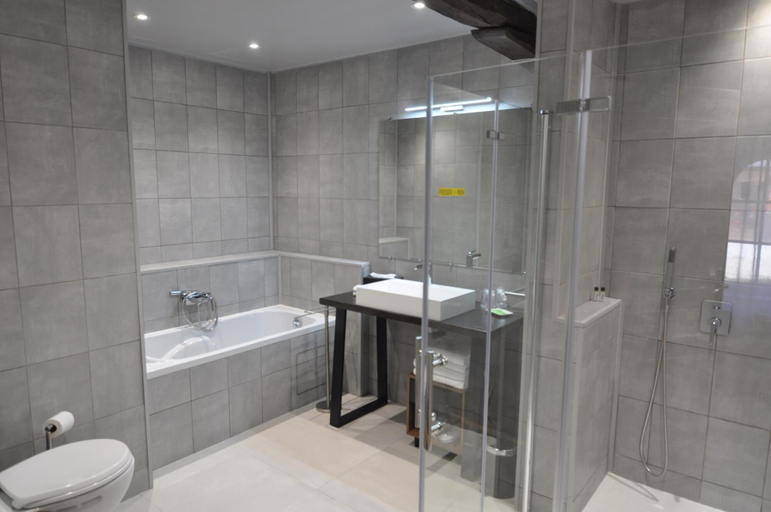 Bathroom 5, Le Relais du Beffroi, Somme