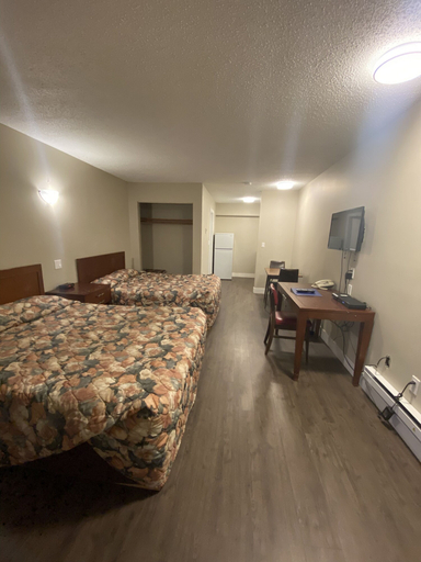 Bedroom 2, Imperial Motel, Cariboo