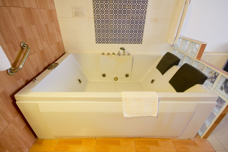 Bathroom 5, Hostal Nueva Andalucía, Sevilla