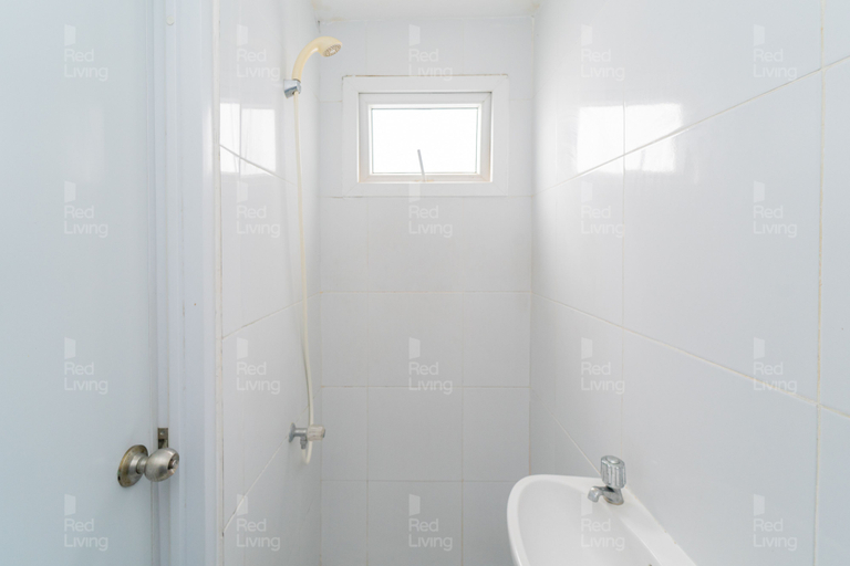 Bathroom 3, RedLiving Apartemen Aeropolis - Ivan Tower AR1, Tangerang