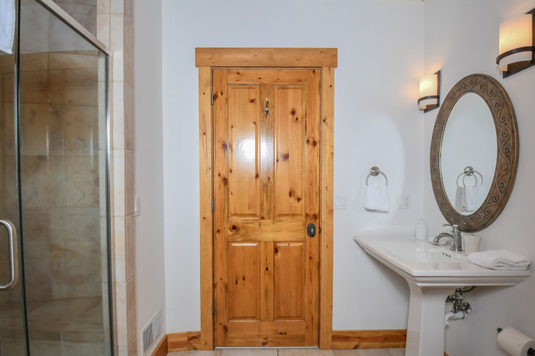 Bathroom 3, Ski Chalet, Garrett