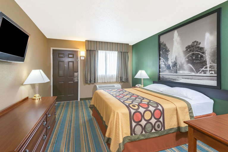 Bedroom 3, Super 8 by Wyndham Greencastle, Franklin