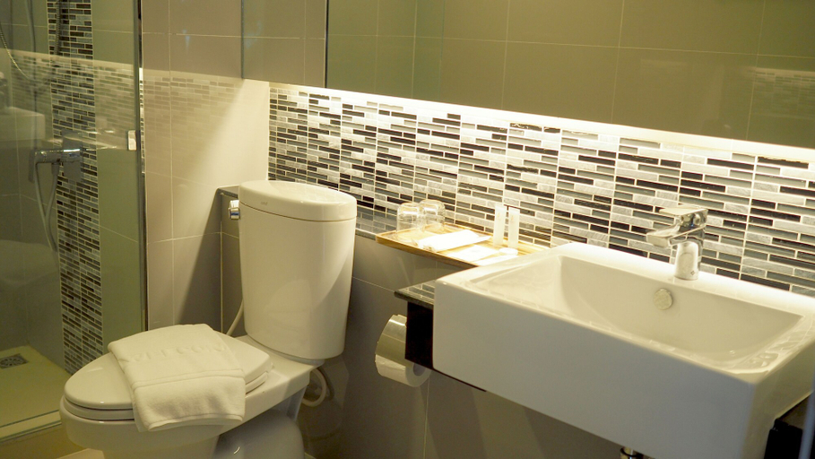 Bathroom 4, Chaisaeng Villa Hotel, Muang Sing Buri