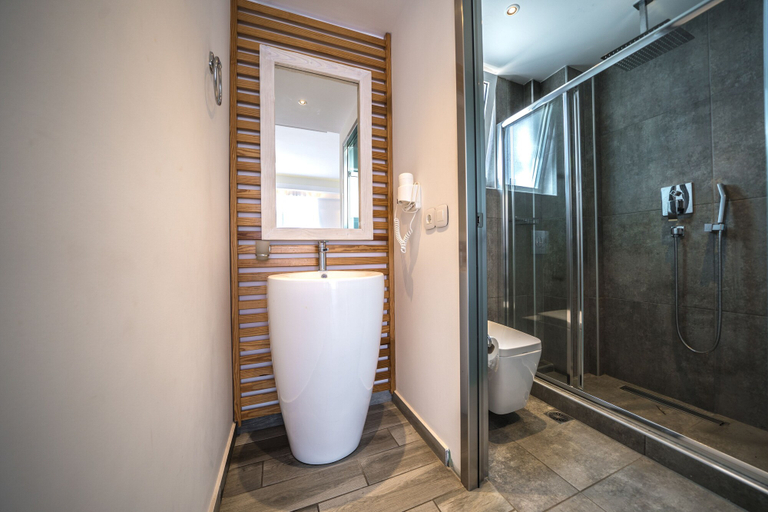 Bathroom 4, Porto Kalamaki Hotel, Crete