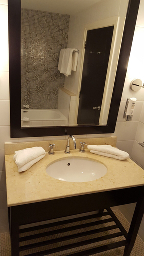 Bathroom 4, Shamrock Lodge Hotel