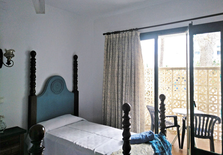 Bedroom 2, Zhimbad B&B by the sea, Baleares