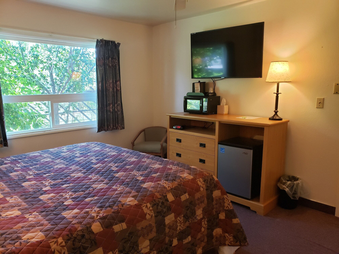 Bedroom 4, Bridge Street Inn, Baker